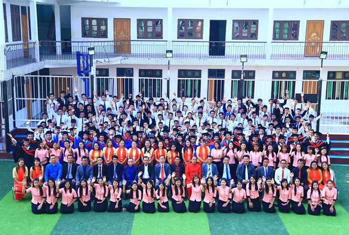 ကျောင်းသူ/သား ဟောင်းများ